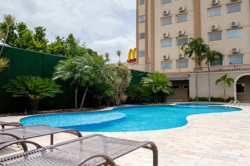 Oeste Plaza