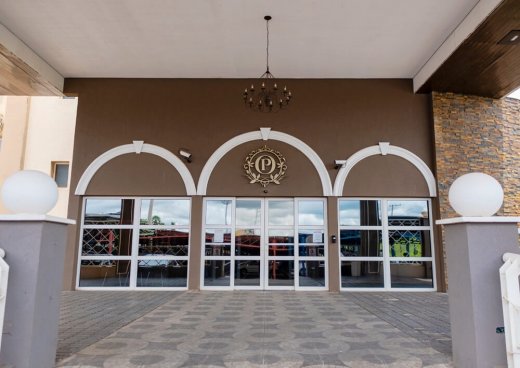 Oeste Plaza